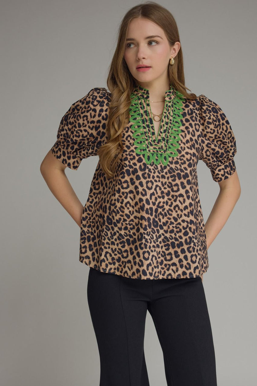 T31886 Lopsrd Print Embroidered Top