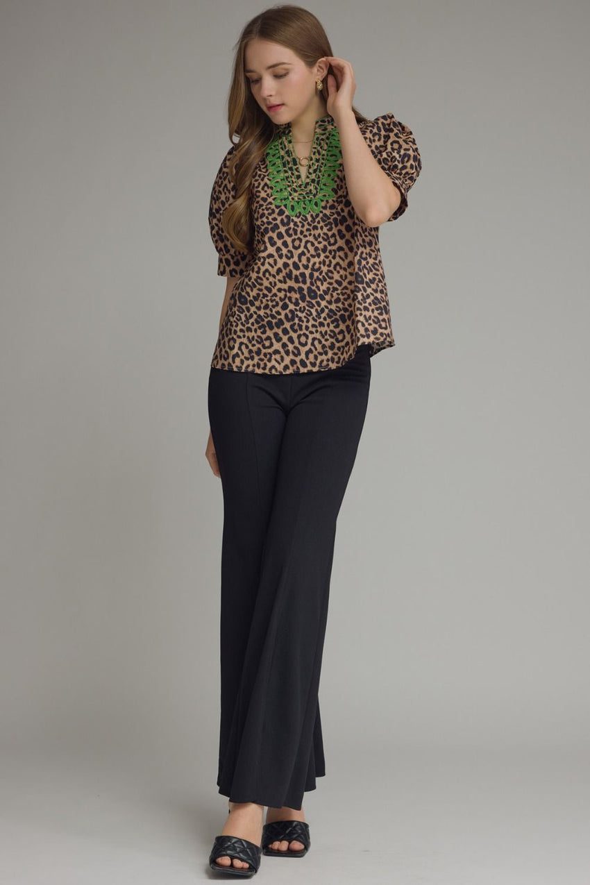 T31886 Lopsrd Print Embroidered Top