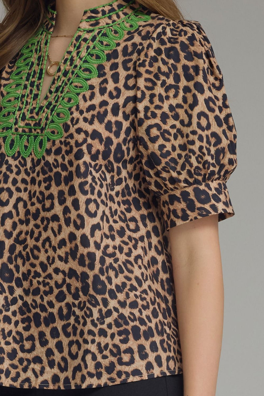 T31886 Lopsrd Print Embroidered Top