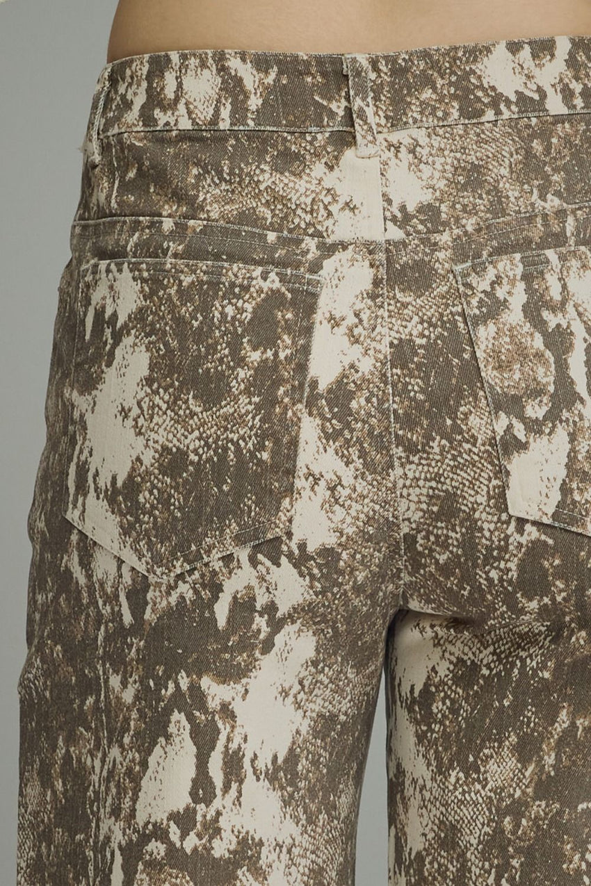 P32907 Snake Print Cropped Pants