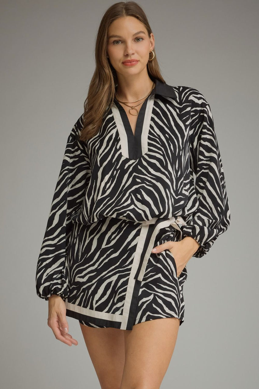 T32881 Black Animal Print Top