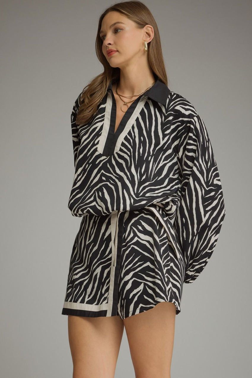 T32881 Black Animal Print Top