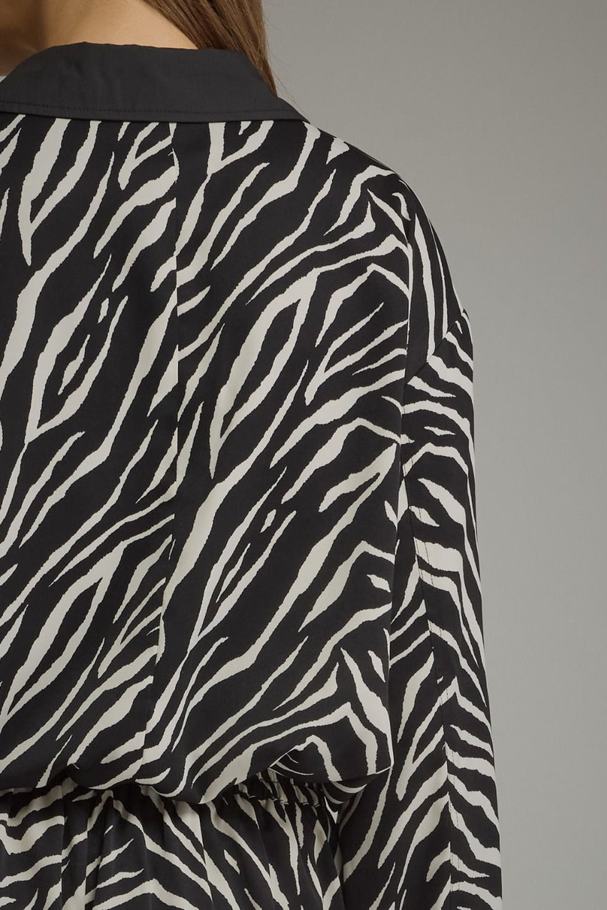T32881 Black Animal Print Top